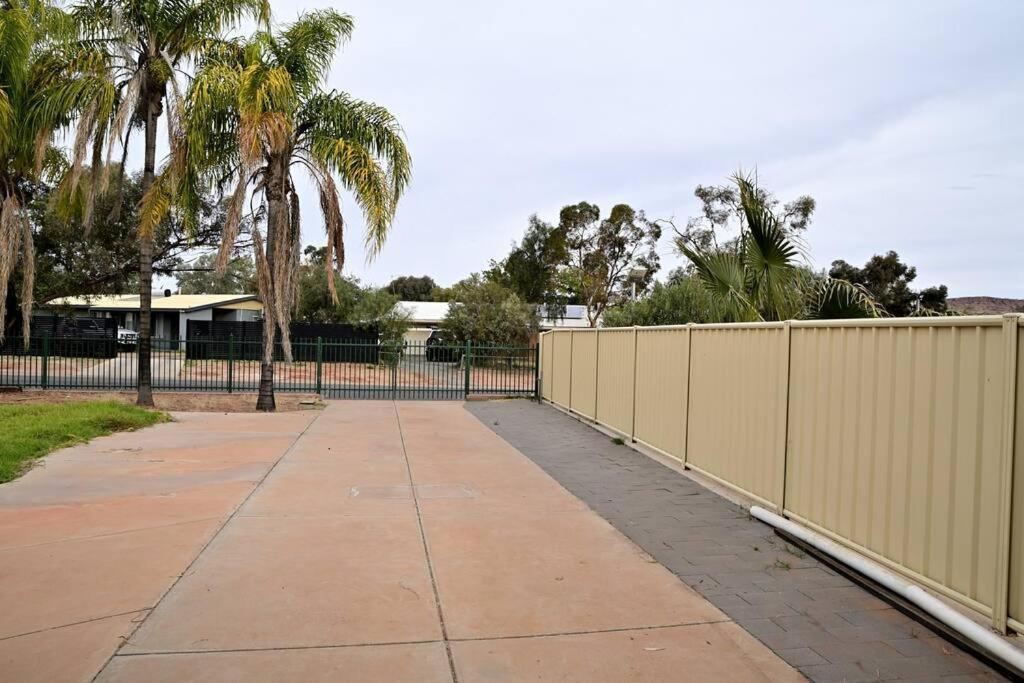 Spacious Studio In Alicesprings Queenbed+Ksairbed Alice Springs Exteriör bild