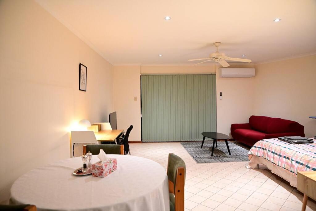 Spacious Studio In Alicesprings Queenbed+Ksairbed Alice Springs Exteriör bild