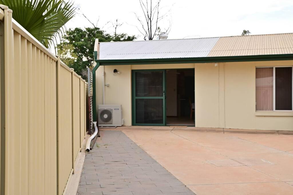 Spacious Studio In Alicesprings Queenbed+Ksairbed Alice Springs Exteriör bild